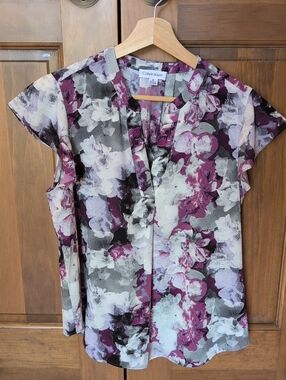 Calvin Klein Women’s Floral Cap-Sleeve Blouse in Plum/Gray (M)